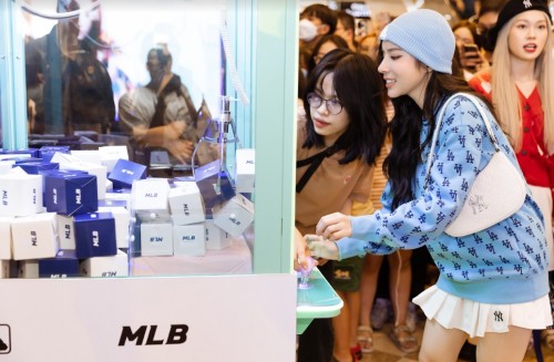 DÀN KHÁCH MỜI ĐÌNH ĐÁM ĐẤT HÀ THÀNH ĐỌ DÁNG TẠI SỰ KIỆN THỜI TRANG HIPHOP CỦA MLB CUỐI THÁNG 9/2022