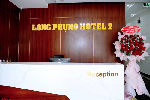 Ca sĩ Lâm Vũ chính thức khai trương khách sạn Long Phụng 2 tại thành phố Thủ Đức và trao tặng quà cho bà con nghèo tại khu vực
