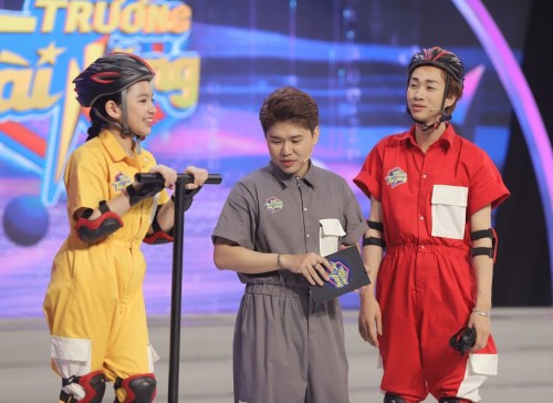 [Clip]Hải Triều lộn mèo, la hét thất thanh khi chơi game Đấu Trường Tài Năng