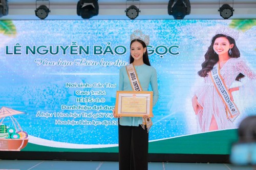 Hoa hậu Bảo Ngọc  tinh tế tại Lễ hội  Bánh dân gian Nam Bộ lần thứ 10