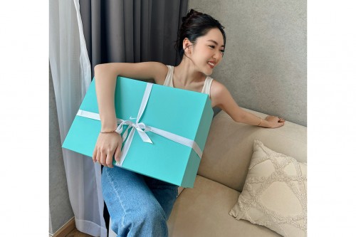  Chloe Nguyễn – sao Việt hiếm hoi sở hữu mẫu giày đặc biệt kỷ niệm Nike bắt tay Tiffany & Co