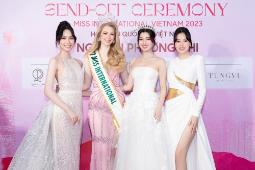 Á hậu Phương Nhi, Tường San đọ sắc ngọt ngào cùng Miss International 2022