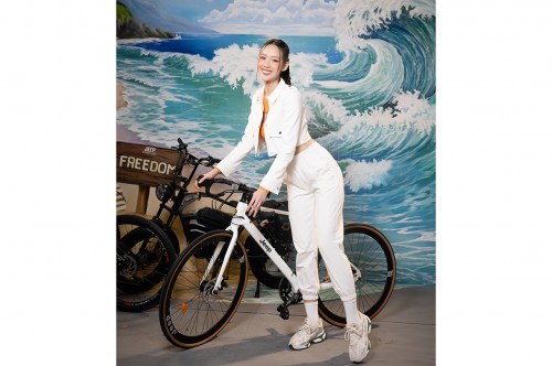Hoa hậu Bảo Ngọc diện trang phục thể thao, khoe eo thon 