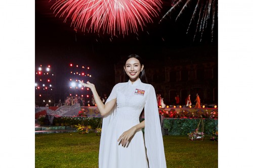 Hoa hậu Thuỳ Tiên tại Lễ Khai mạc Tuần lễ Festival nghệ thuật Quốc tế Huế 