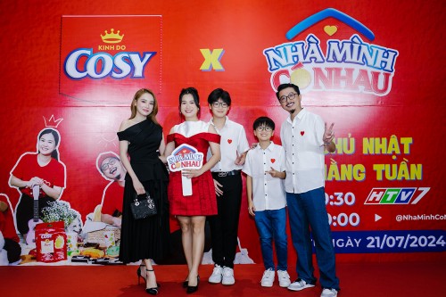 Nhã Phương tươi xinh cạnh gia đình Lâm Vỹ Dạ vs Hứa Minh Đạt tại buổi ra mắt chương trình Cosy-Nhà mình có nhau