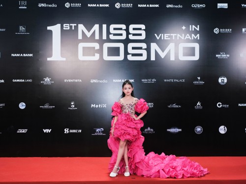 VŨ NHẬT LINH NHI TỎA SÁNG TẠI COSMO THE SHOW THUỘC KHUÔN KHỔ MISS COSMO 2024