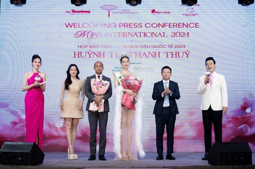 HOA HẬU QUỐC TẾ - MISS INTERNATIONAL 2024 HUỲNH THỊ THANH THỦY KHOE DÁNG NUỘT NÀ THẦN THÁI RẠNG RỠ TẠI BUỔI GẶP GỠ ĐẦU TIÊN KHI VỀ VIỆT NAM