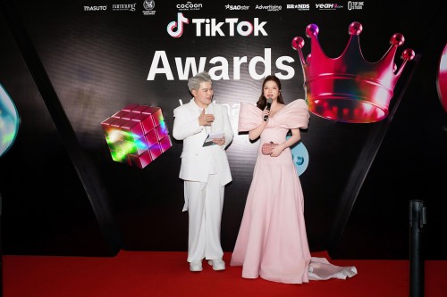 Lý Nhã Kỳ ngọt ngào như tiểu thư trên thảm đỏ TikTok Awards Vietnam 2024