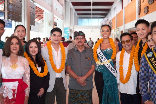 MISS COSMO 2024 - KETUT PERMATA JULIASTRID (TATA) “VỀ NHÀ”: GẶP GỠ BỘ TRƯỞNG BỘ DU LỊCH INDONESIA, DIỄU HÀNH HOÀNH TRÁNG TẠI BALI, THỰC HIỆN HOẠT ĐỘNG CỘNG ĐỒNG Ý NGHĨA CÙNG TỔ CHỨC SMILE TRAIN