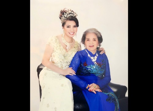 Ngọn hải đăng không tắt: Bài thơ xúc động của Hoa hậu Kim Hồng nhân 5 năm ngày giỗ mẹ