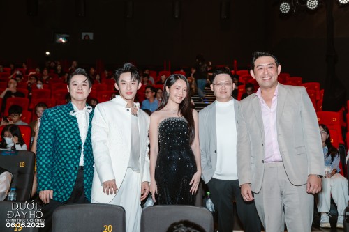 Karen Nguyễn - Kay Trần - Thanh Duy và dàn cast Dưới Đáy Hồ lần đầu lên tiếng về các bản sao tà ác và tầng hồ ma mị trước báo giới tại showcase 13.5