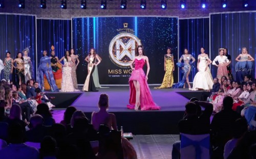 Hoa hậu Ý Nhi diện trang phục lấy cảm hứng từ hoa sen thi Top Model tại Miss World 