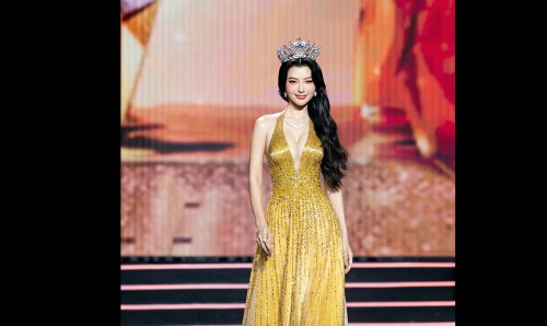 ĐƯƠNG KIM Á HẬU HOÀN VŨ VIỆT NAM - HOÀNG NHUNG XÚC ĐỘNG TRÊN SÂN KHẤU FINAL WALK ĐẦU TIÊN TRONG LỊCH SỬ CUỘC THI