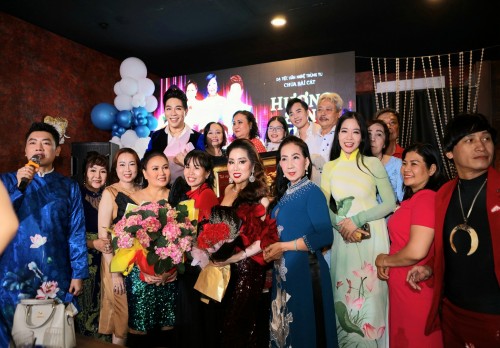 Đông đảo nghệ sĩ chung tay  xây dựng thành công đêm nhạc Hương Sen Việt đầy ý nghĩa
