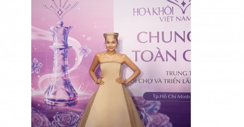 Thanh Hằng đội vương miện cho tân Hoa khôi Sinh viên Việt Nam