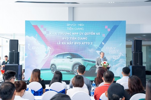 BYD tăng tốc tại thị trường miền Tây: Khai trương showroom 4S lớn nhất, ra mắt Atto 2