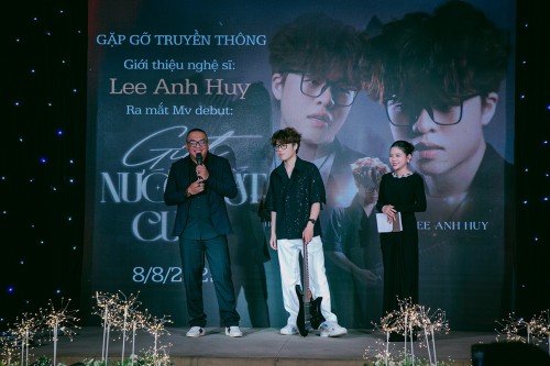 Ca sĩ trẻ Lee Anh Huy ra mắt MV tự sáng tác Giọt nước mắt cuối cùng qua phần đạo diễn – nhạc sĩ Huy Cường Anthony Võ