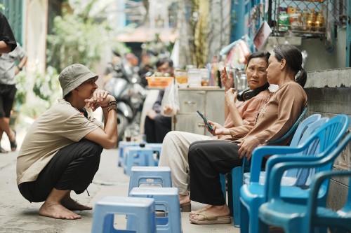 Hồng Đào, Việt Hương rưng rưng nhớ tuổi thơ khi bước vào bối cảnh phim Cục Vàng Của Ngoại