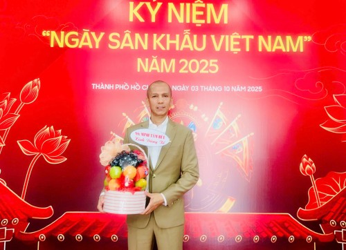 Nghệ sĩ saxophone Minh Tâm Bùi: dù bận rộn luôn dành thời gian quay về sân khấu kính ngày Giỗ  tổ