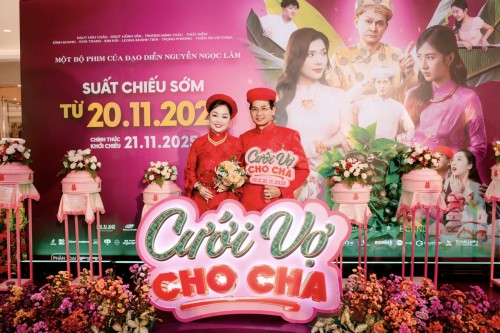 Nhà đầu tư Hoàng Thanh Nga rạng rỡ cùng ông xã  tại công chiếu “Cưới Vợ Cho Cha”, khẳng định niềm tin vào giá trị gia đình Việt  