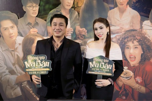 Lý Hương cùng gia đình chúc mừng anh trai Lý Hùng tái xuất điện ảnh Phòng trọ ma bầu