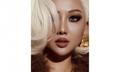 HOA HẬU QUẾ ANH LỘT XÁC NÓNG BỎNG 