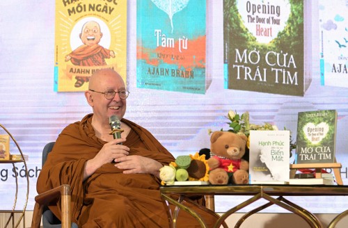 Thiền sư Ajahn Brahm lần đầu giao lưu cùng độc giả Việt Nam
