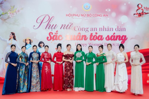 Bộ sưu tập áo dài Hương Thời Gian tôn vinh vẻ đẹp phụ nữ CAND trong chương trình Phong thái phái đẹp - Tự tin tỏa sáng