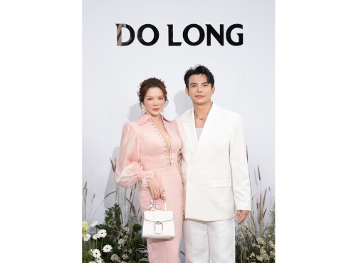 Lý Nhã Kỳ diện váy hồng khoét sâu, khoe thần thái sang trọng tại show Đỗ Long