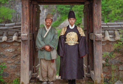 [Clip]Dưới Bóng Điện Hạ: Phim điện ảnh Top 1 doanh thu mọi thời đại tại Hàn Quốc chuẩn bị đổ bộ rạp Việt