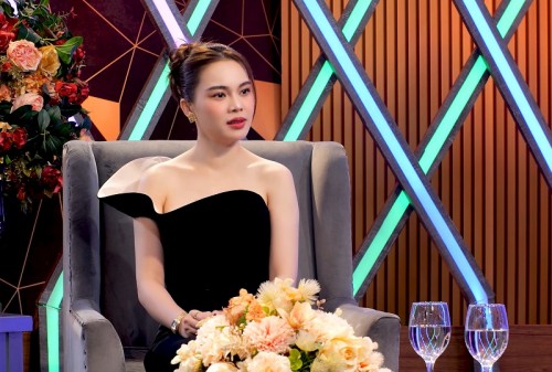 [Clip]Gia đình là điểm tựa sau ánh hào quang của Giang Hồng Ngọc