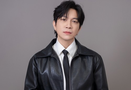 [Clip]Châu Ngọc Hiếu từng cầm xe máy để làm MV, trữ sẵn đồ ăn để cầm cự khi không có show