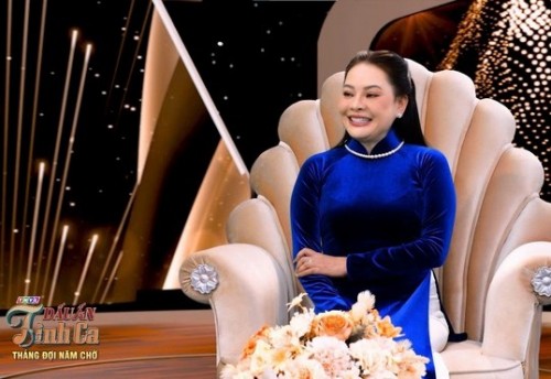 [Clip]Ca sĩ Đông Đào tiết lộ từng “phớt lờ” tình cảm người khác