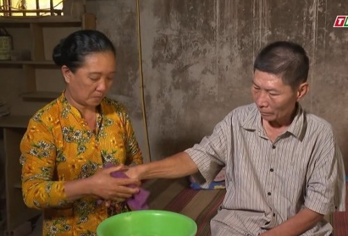 Chuyến xe nhân ái: Người chồng mắc thoái hóa cột sống gồng gánh nuôi vợ mất sức lao động và hai con ăn học