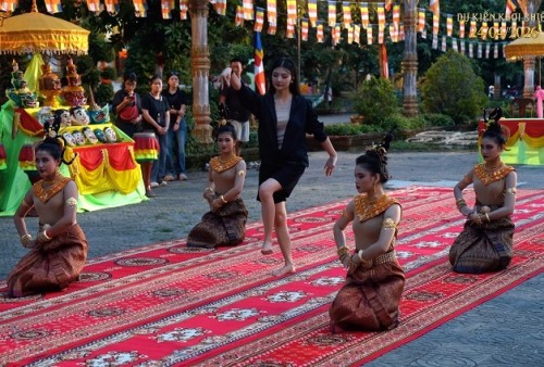 [Clip]“HEO NĂM MÓNG” TUNG HẬU TRƯỜNG “NHIỀU CHUYỆN ĐỂ KỂ” VỀ HÀNH TRÌNH TẠO NÊN THẾ GIỚI TÂM LINH TRONG PHIM 