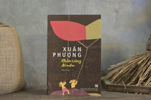 “Chân cứng đá mềm”: Những trang hồi ký chân thực và giàu cảm xúc