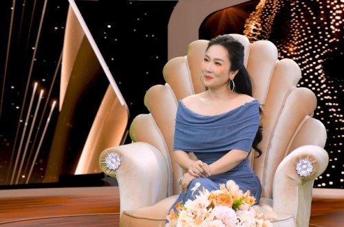 [Clip]Vân Khánh tiết lộ ký ức tuổi trẻ khi hát về quê hương 