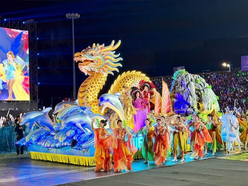 HOA HẬU PHƯƠNG OANH, YẾN NHI, KIỀU DUY CÙNG DÀN Á HẬU KHUẤY ĐỘNG CARNAVAL HẠ LONG