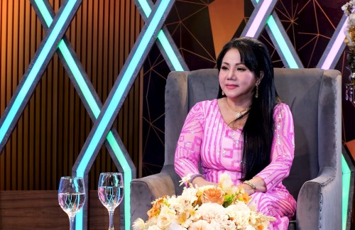 [Clip]Danh ca Ngọc Ánh từng hát trên chiếc vỏ lãi ngay trong rừng đước U Minh
